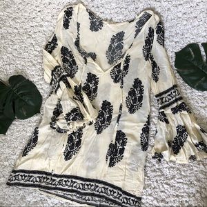 Long flowy sleeves feather shirt